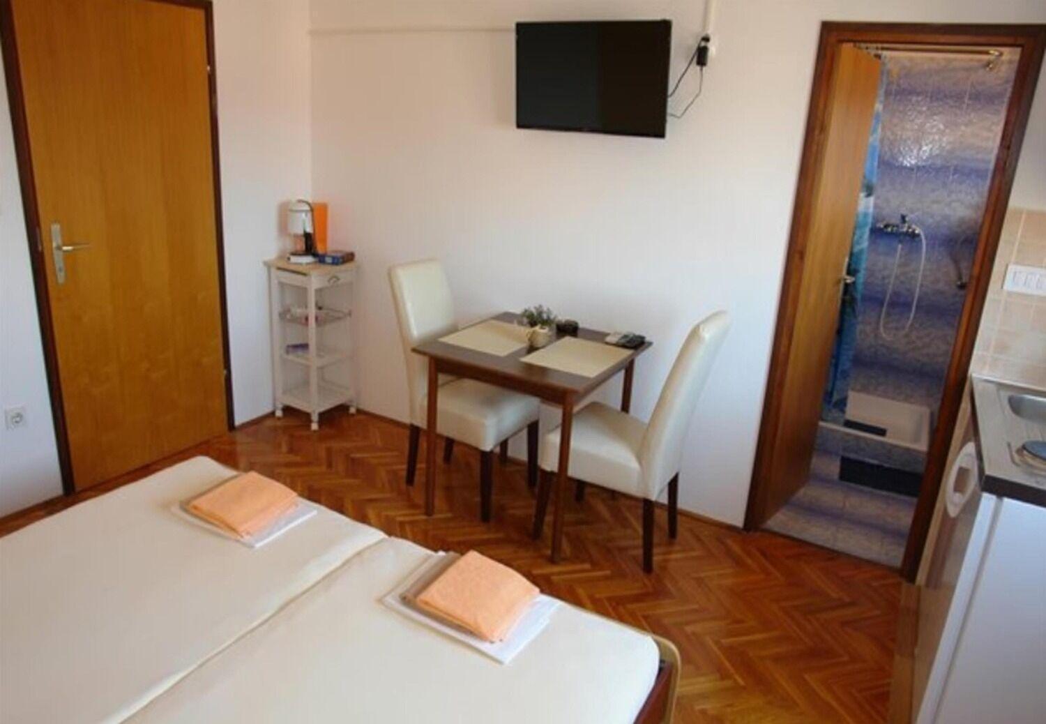 Apartments And Rooms Ognjen - Family Apartments With Free Parking Betina  Luaran gambar