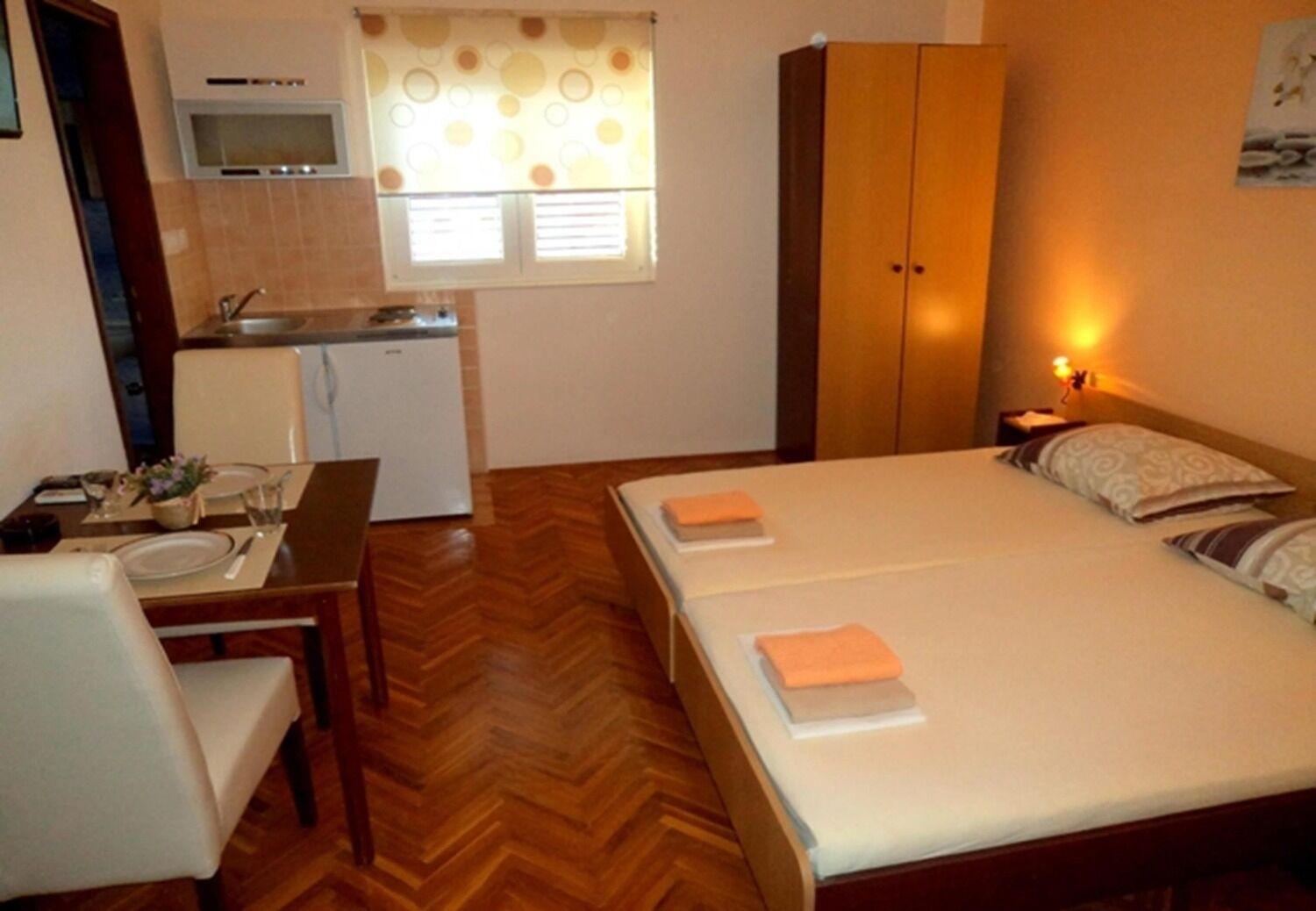 Apartments And Rooms Ognjen - Family Apartments With Free Parking Betina  Luaran gambar
