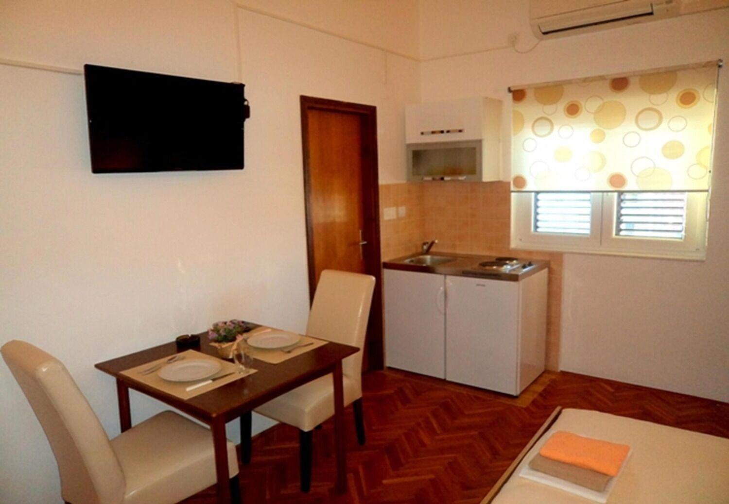 Apartments And Rooms Ognjen - Family Apartments With Free Parking Betina  Luaran gambar