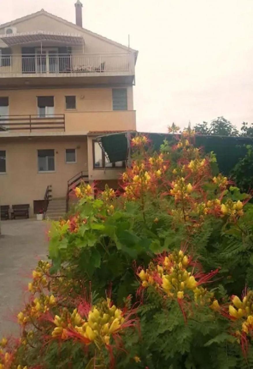 Apartments And Rooms Ognjen - Family Apartments With Free Parking Betina  Luaran gambar